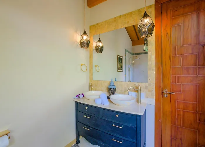New Cozy 1 Bedroom Garden With Private Pool